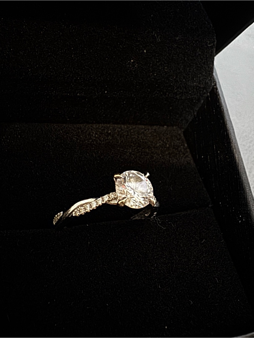 14k Engagement Ring with 1 ct center stone moissanite - Picture 2 of 6